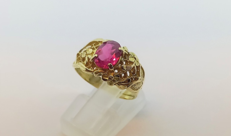 ring-roze-steen