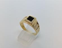 Ring met zwart steentje