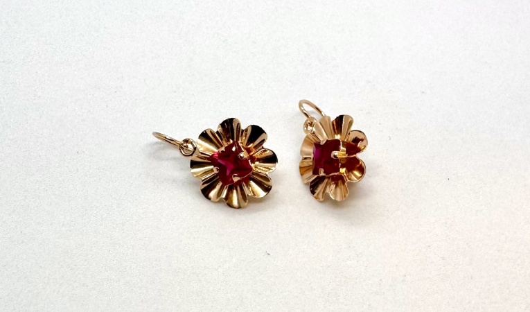 oorbellen-roze-steentjes