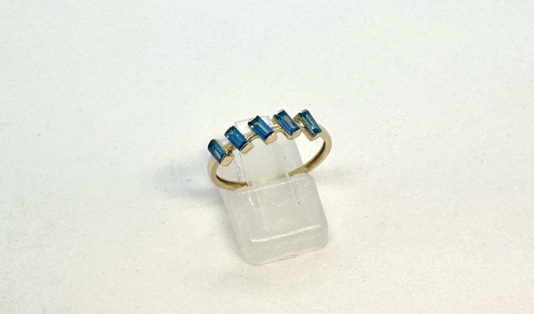 ring-blauwe-steentjes