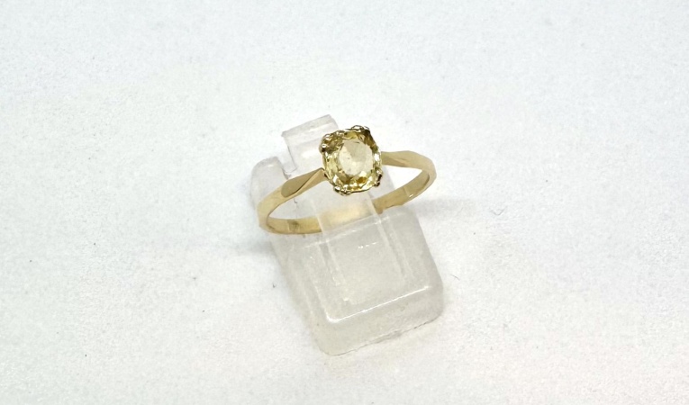 ring-licht-groene-steen