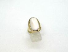 Ring witte steen