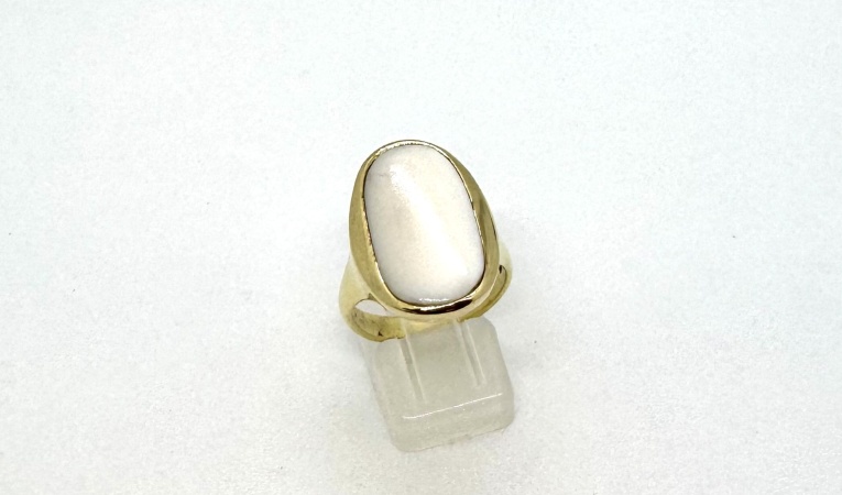 ring-witte-steen