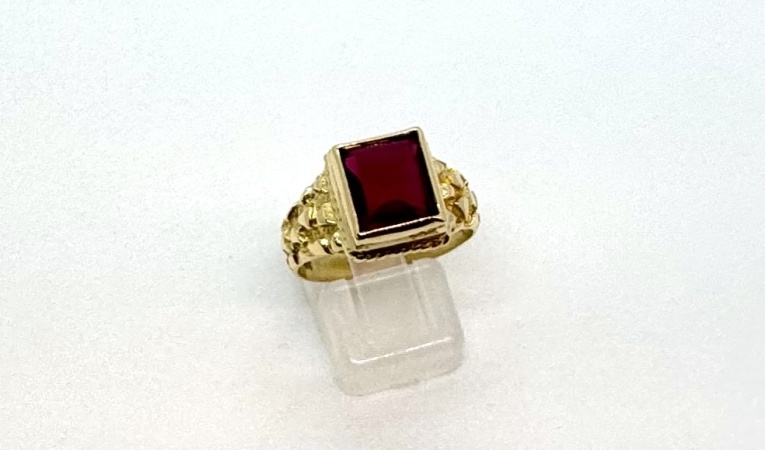 ring-rode-steen