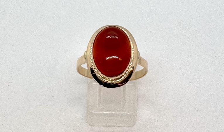 ring-bruine-steen