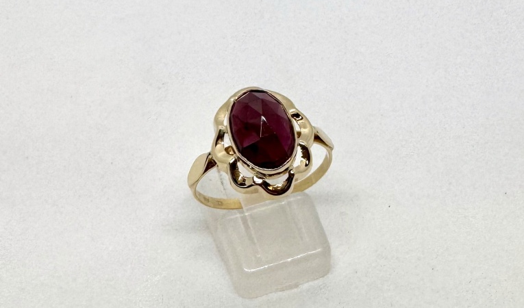 ring--paarse-steen