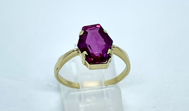 ring-roze-steen