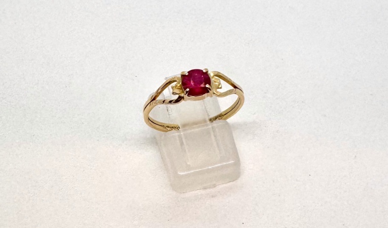ring-roze-steen