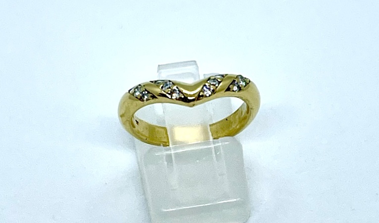 ring-v-model-diamant