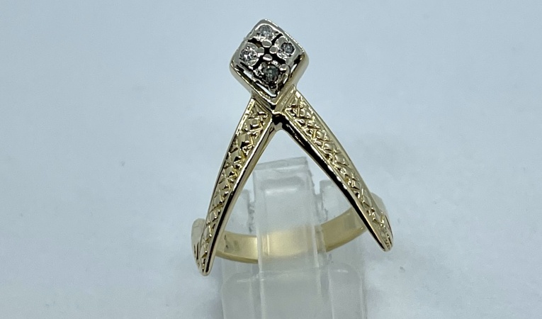 ring-v-model