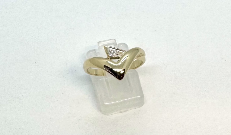 ring-v-model