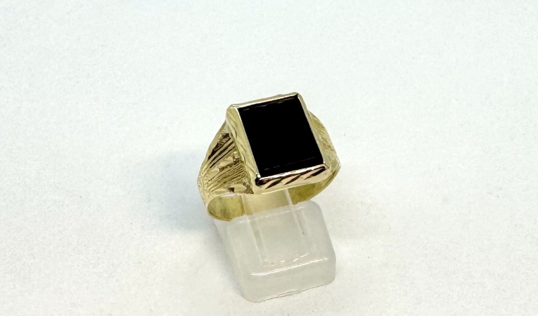ring-zwarte-steen