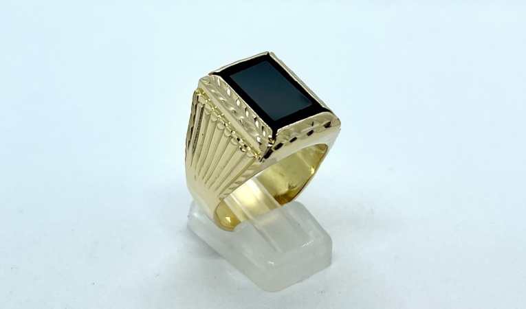 ring-zwarte-steen